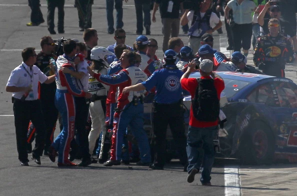 Stewart - Logano Fight Stewart - Logano Fight