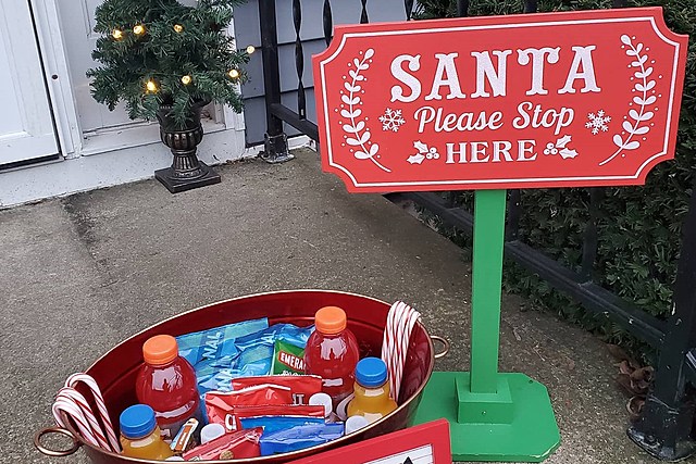 Treats Left on Oneida Porch for Drivers Who Help Santa Deliver Gifts