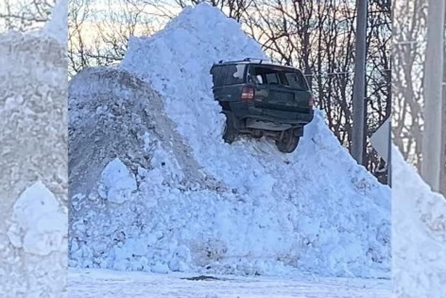 The Story Behind How The Jeep Really Got Stuck in the Snowbank