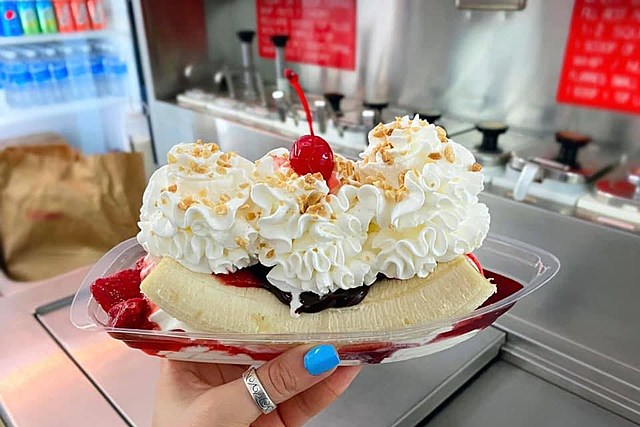 Iconic Ice Cream Shop Finally Opens in Oneida, New York