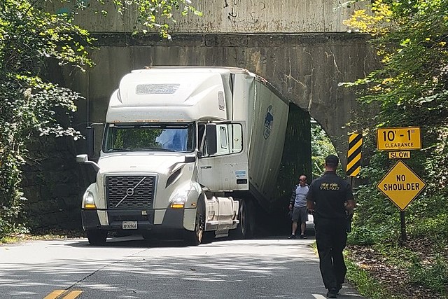 Truck Driver Ignores Warning Signs, Gets Rig Stuck Under New York Bridge