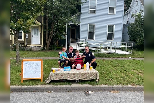Rome Police Pull Over To Do Something Amazing With Kids Selling Iced Tea