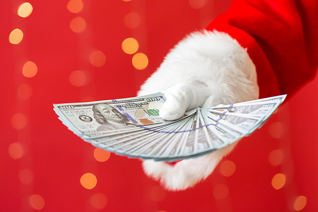 Who Could Use a Little Holiday Help With $1,000 Christmas Cash