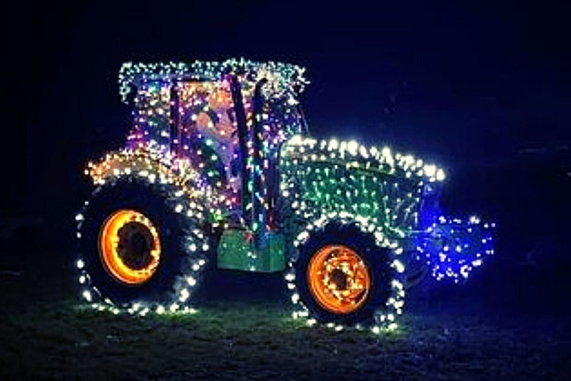 Fulton Teen Uses Christmas Lights to Salute Farmers For the Holidays