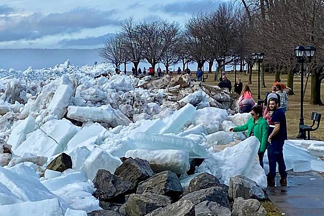 Amazing 'Ice Tsunami' Hits Shores of Oneida Lake in Spring Phenomenon